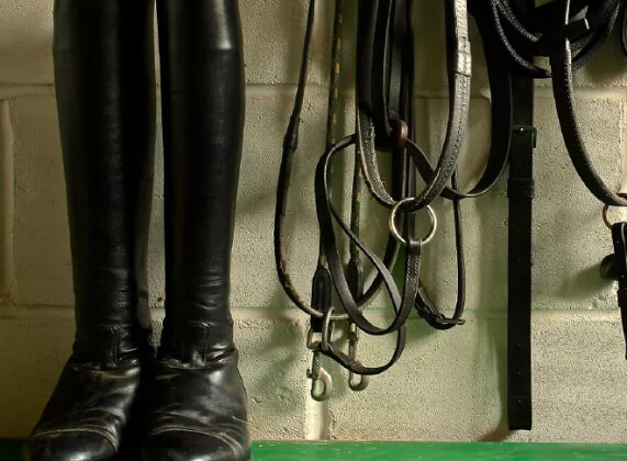 INTERNATIONAL HORSE COLLEGE boots
